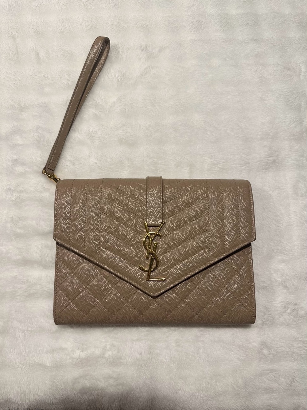 Saint Laurent
Envelope Flap Pouch In Mix Matelassé Grain De Poudre Embossed Leat